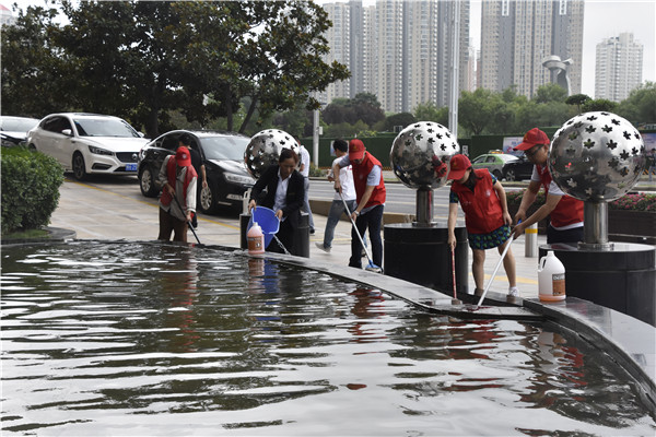 星空体育登录-星空体育平台(中国)联合商务区社区开展“清洁家园 美化社区” 主题志愿服务活动