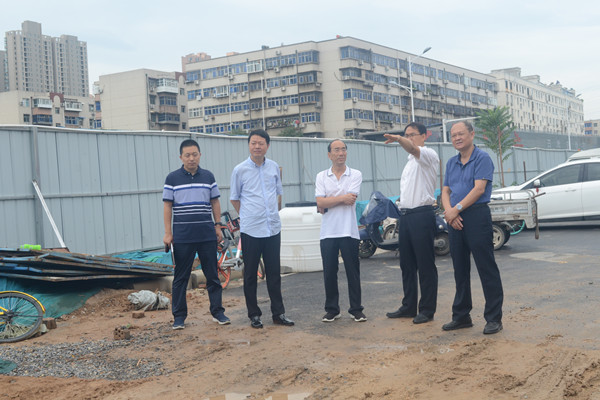 星空体育登录-星空体育平台(中国)党委书记秦广远调研西站路工程